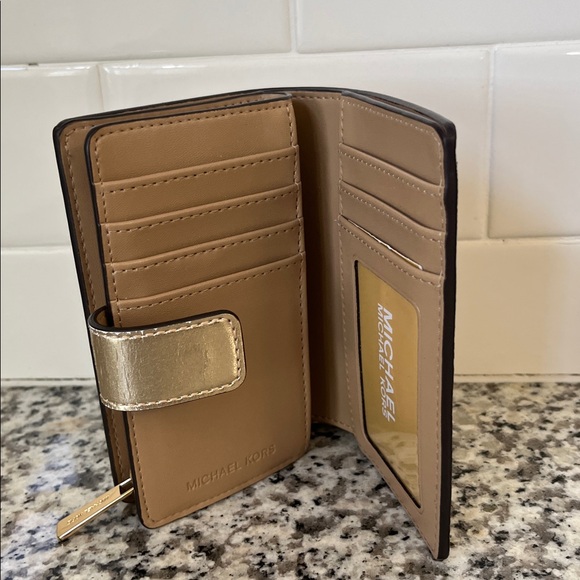 MK Wallet - Picture 3 of 5